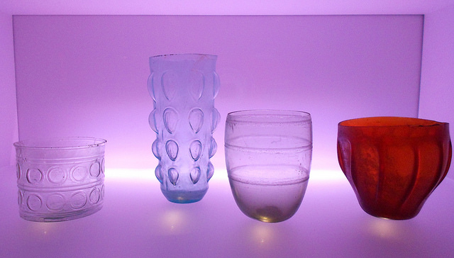 bicchieri luce lilla, la teca dei vetri, museo archeologico nazionale, Adria