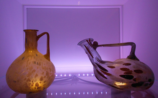 recipienti, la teca dei vetri, museo archeologico nazionale, Adria