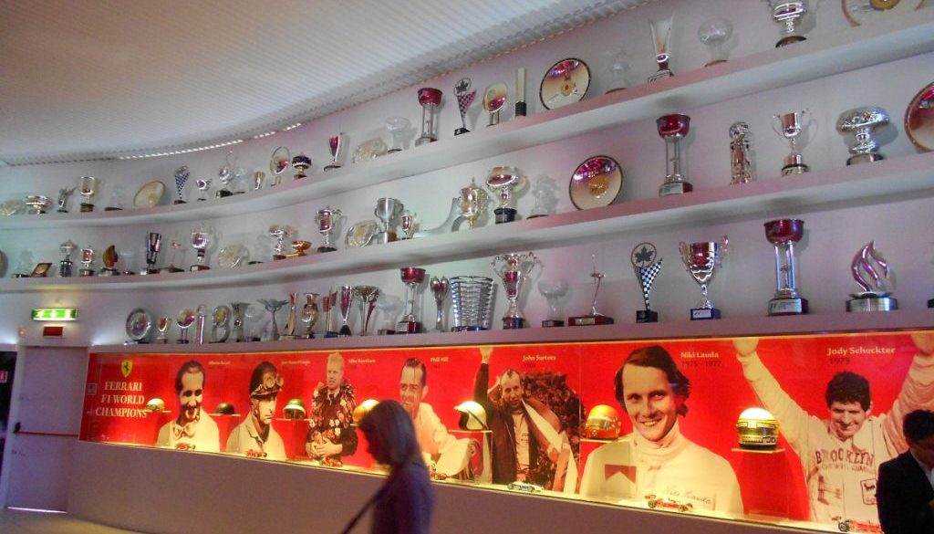 sala trofei, museo Ferrari, Maranello, Italia