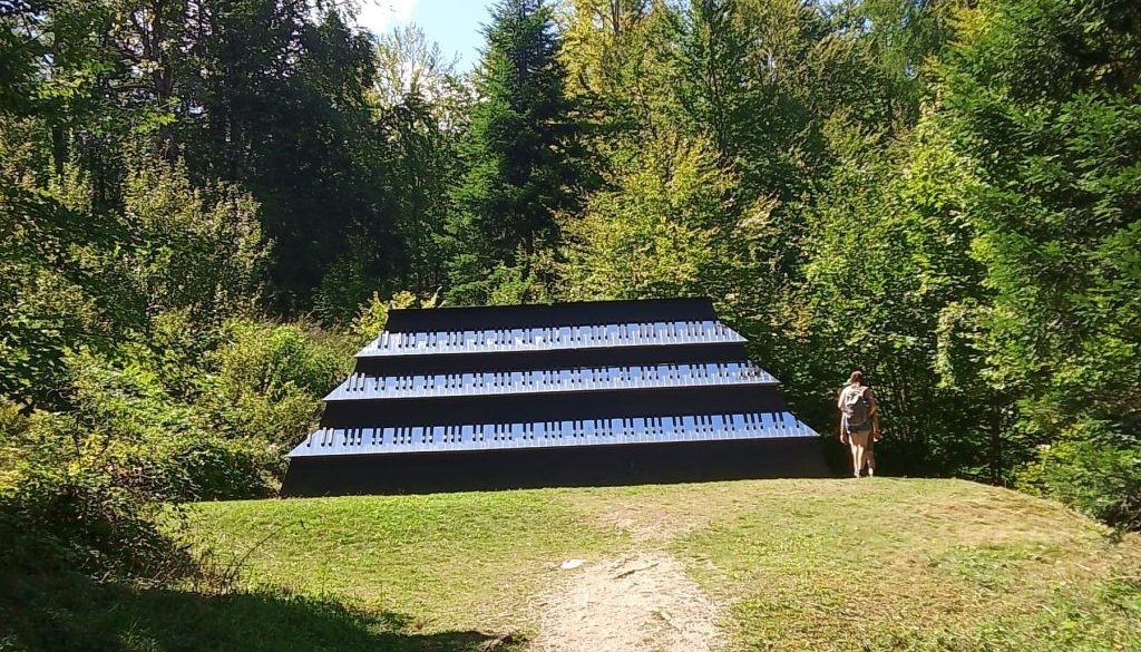 Arte Sella armonium delle allodole impazzite Isgrò