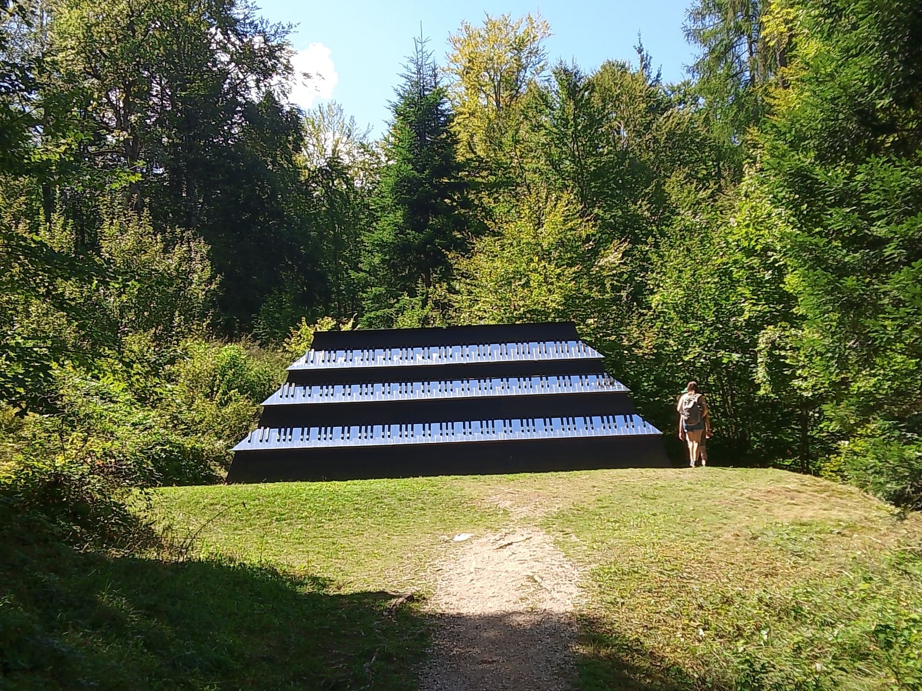 Arte Sella armonium delle allodole impazzite Isgrò